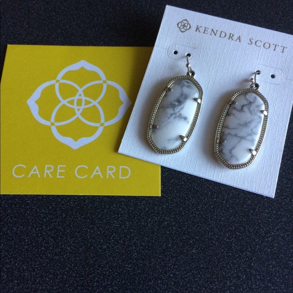 Kendra Scott Jewelry - ✨RARE✨Kendra Scott White Howlite Elle Earrings
